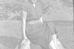 1948 Botanical Gardens Mom1