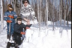1974 04 Alaska HendersonRd. Fairbanks Mom David Sam