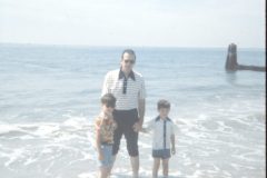 1973 09 NewYork Dad David Sam Beach