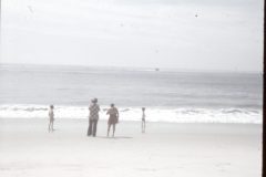 1973 09 NewYork Mom David Sam Beach