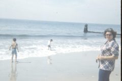 1973 09 NewYork Mom David Sam Beach1