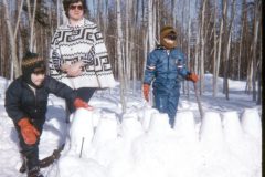 1974 04 Alaska HendersonRd. Fairbanks Mom David Sam1
