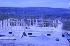 1977_01_New_York_Rt_30_House_build2.jpg.webp